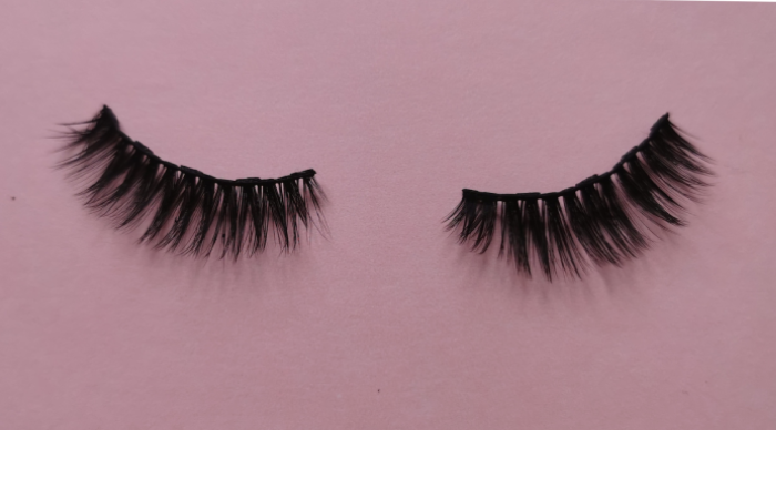shbbmup008-apply-eyelash-extensions.png